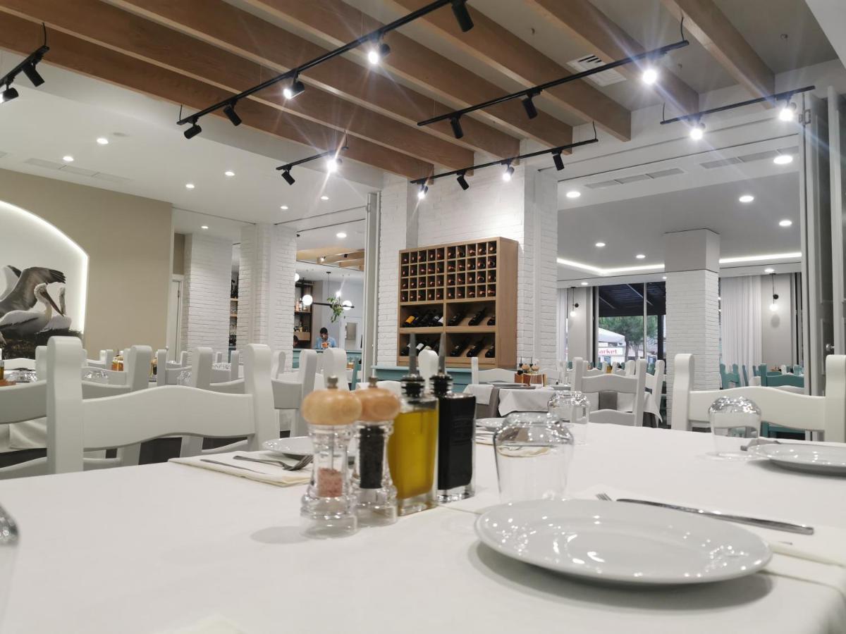 Hotel Pelikan Divjake Ngoại thất bức ảnh