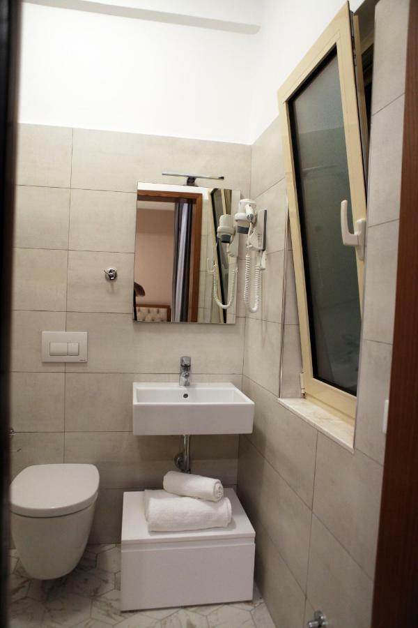 Hotel Pelikan Divjake Ngoại thất bức ảnh