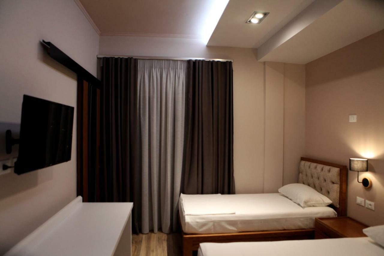 Hotel Pelikan Divjake Ngoại thất bức ảnh