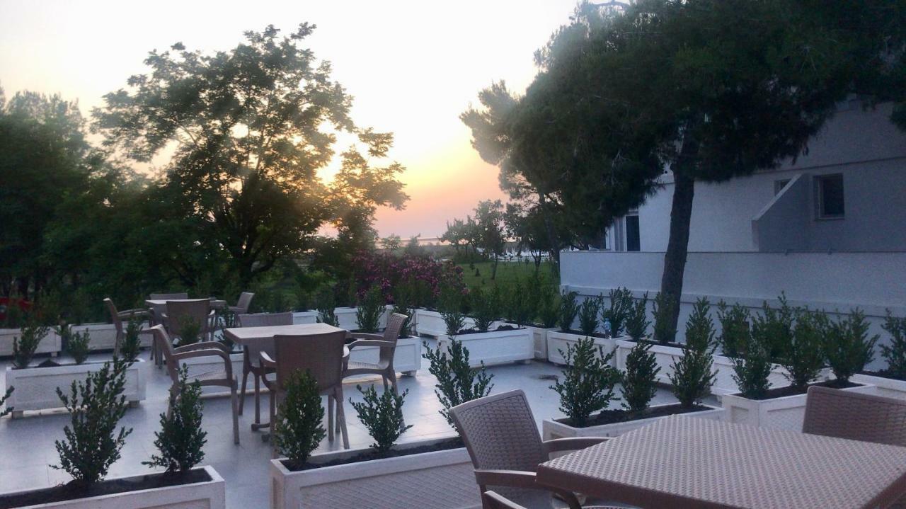 Hotel Pelikan Divjake Ngoại thất bức ảnh