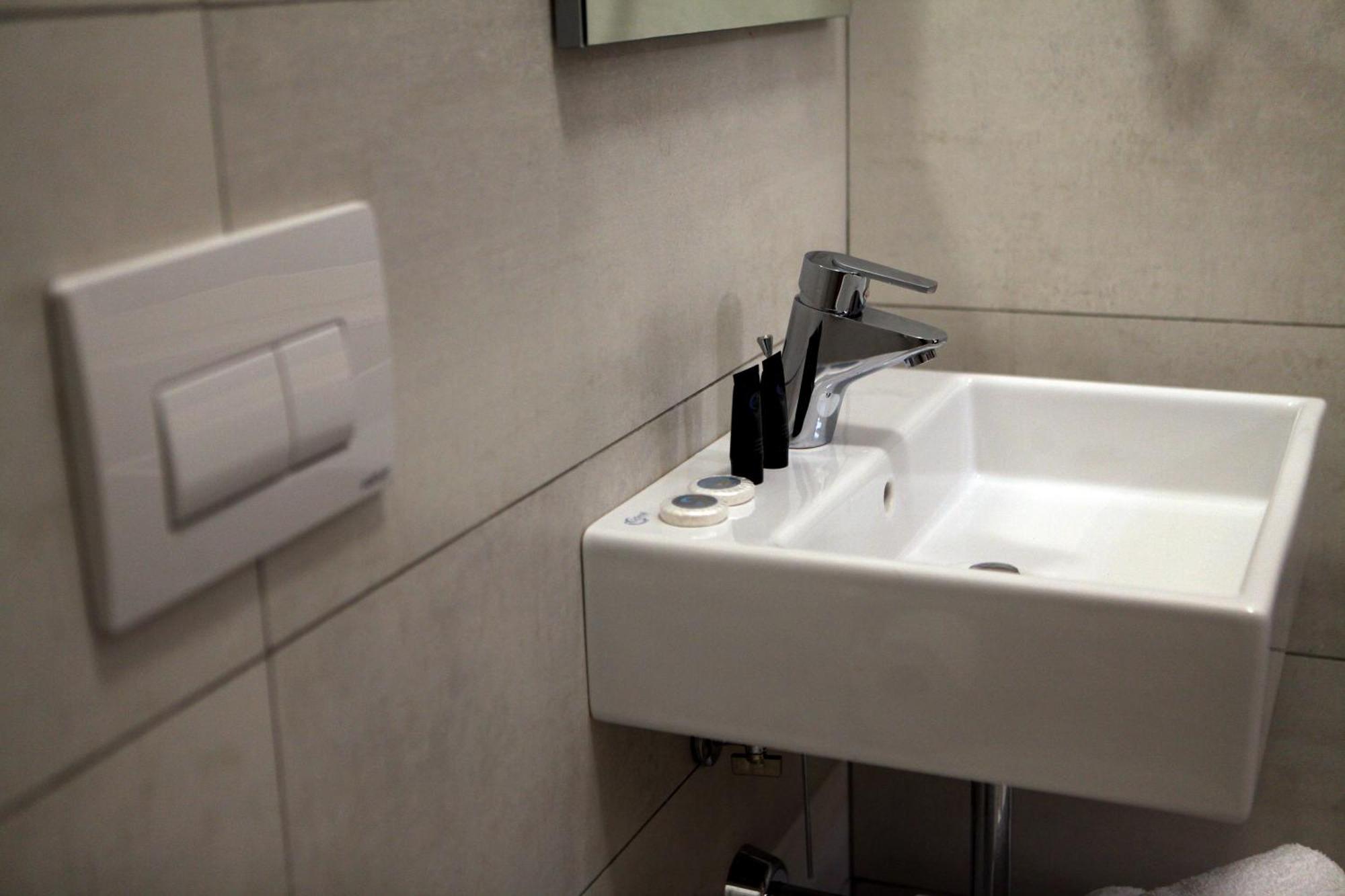 Hotel Pelikan Divjake Ngoại thất bức ảnh