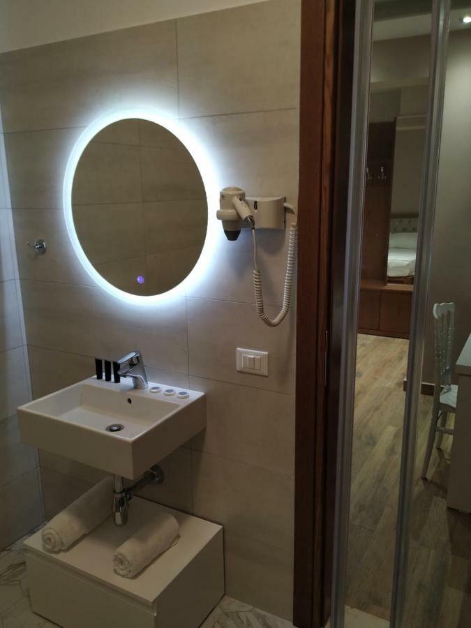 Hotel Pelikan Divjake Ngoại thất bức ảnh