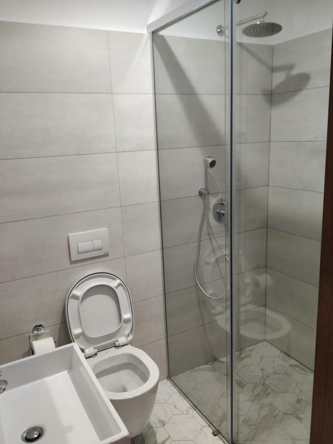Hotel Pelikan Divjake Ngoại thất bức ảnh