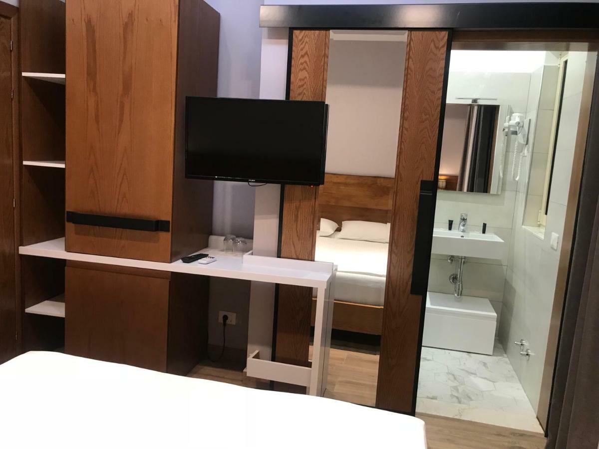 Hotel Pelikan Divjake Ngoại thất bức ảnh